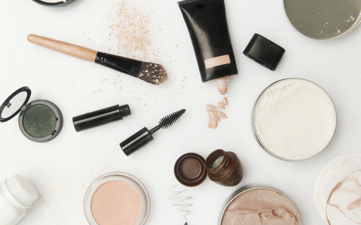 How To Choose The Right Types of Makeup for Sensitive Skin